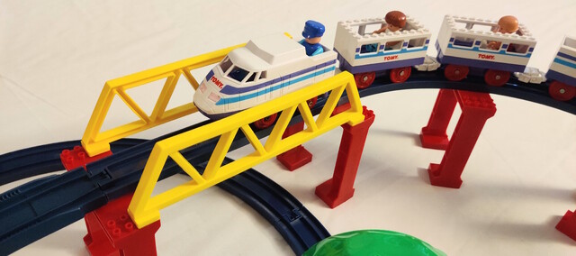 1994 accessory bridge doll europe light rail set tomy tomytrain toy train tt_hi-speed_express tt_tomytrain_2_(1993) // 4000x1777 // 2.4MB